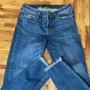 Lucky brand women’s jeans. The Lalito skinny style. Size 6.